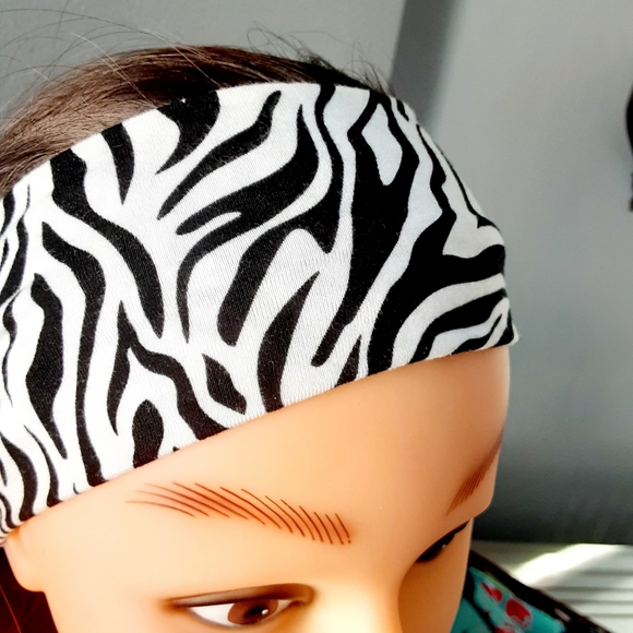 Zebra striped wide non slip fitness band - Picture 3 of 4